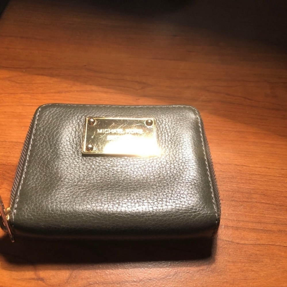 Michael Kors wallet🩷2/$60🩷